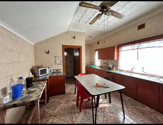 8 BEDROOM HOUSE FOR SALE IN SPRINGS CENTRAL